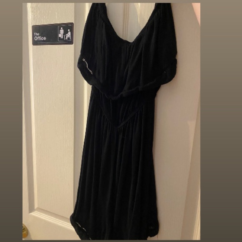 black sleeve-less romper